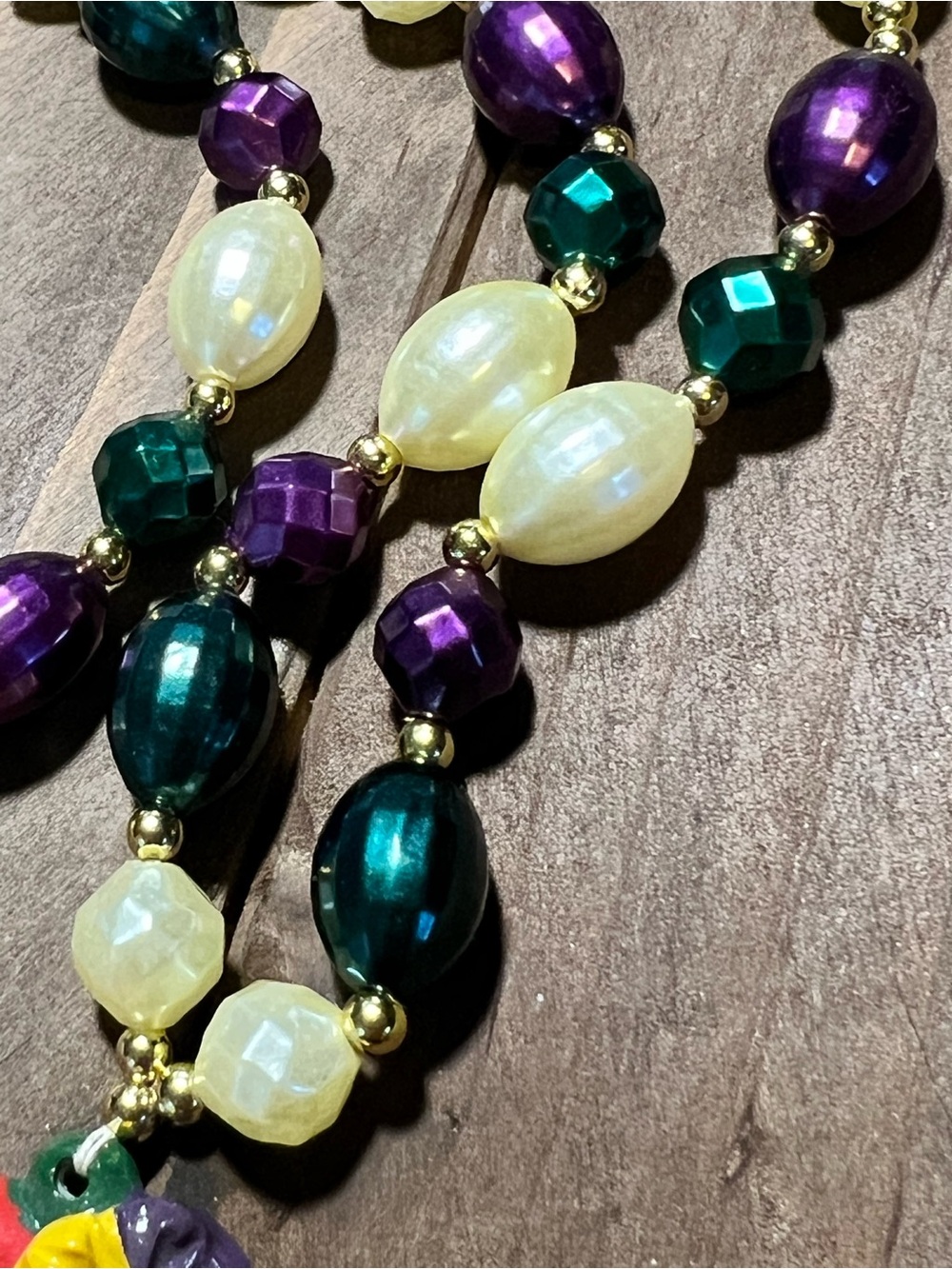 Deluxe Mardi Gras Beads 2 Necklaces Vodoo Dolls Crawfish Jester Plastic Pearls - Picture 6 of 8